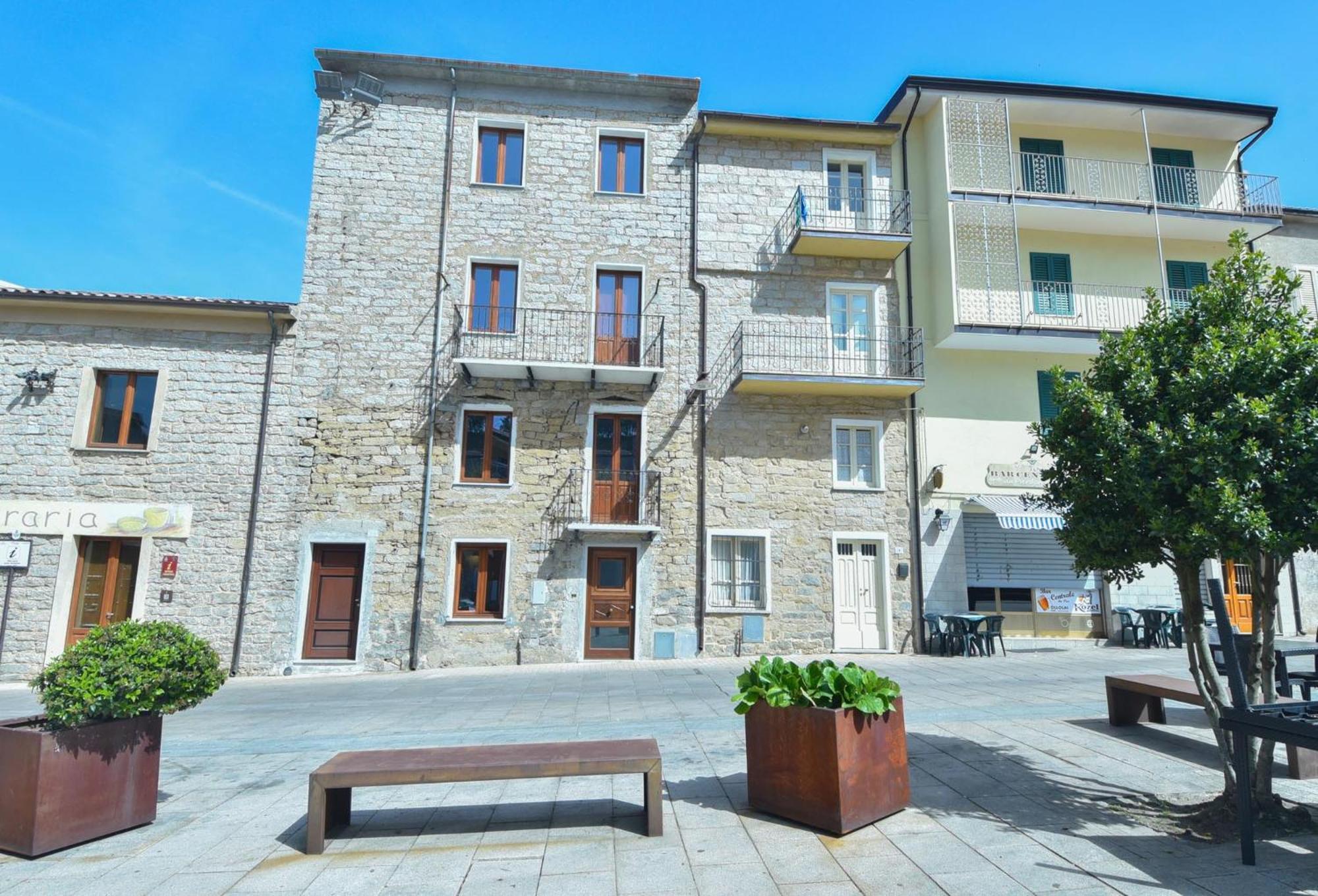Hotel La Plaza Ollolai Zewnętrze zdjęcie